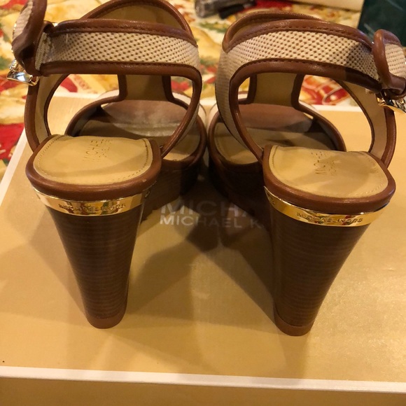 Michael Kors wedges size 7M - Picture 2 of 3